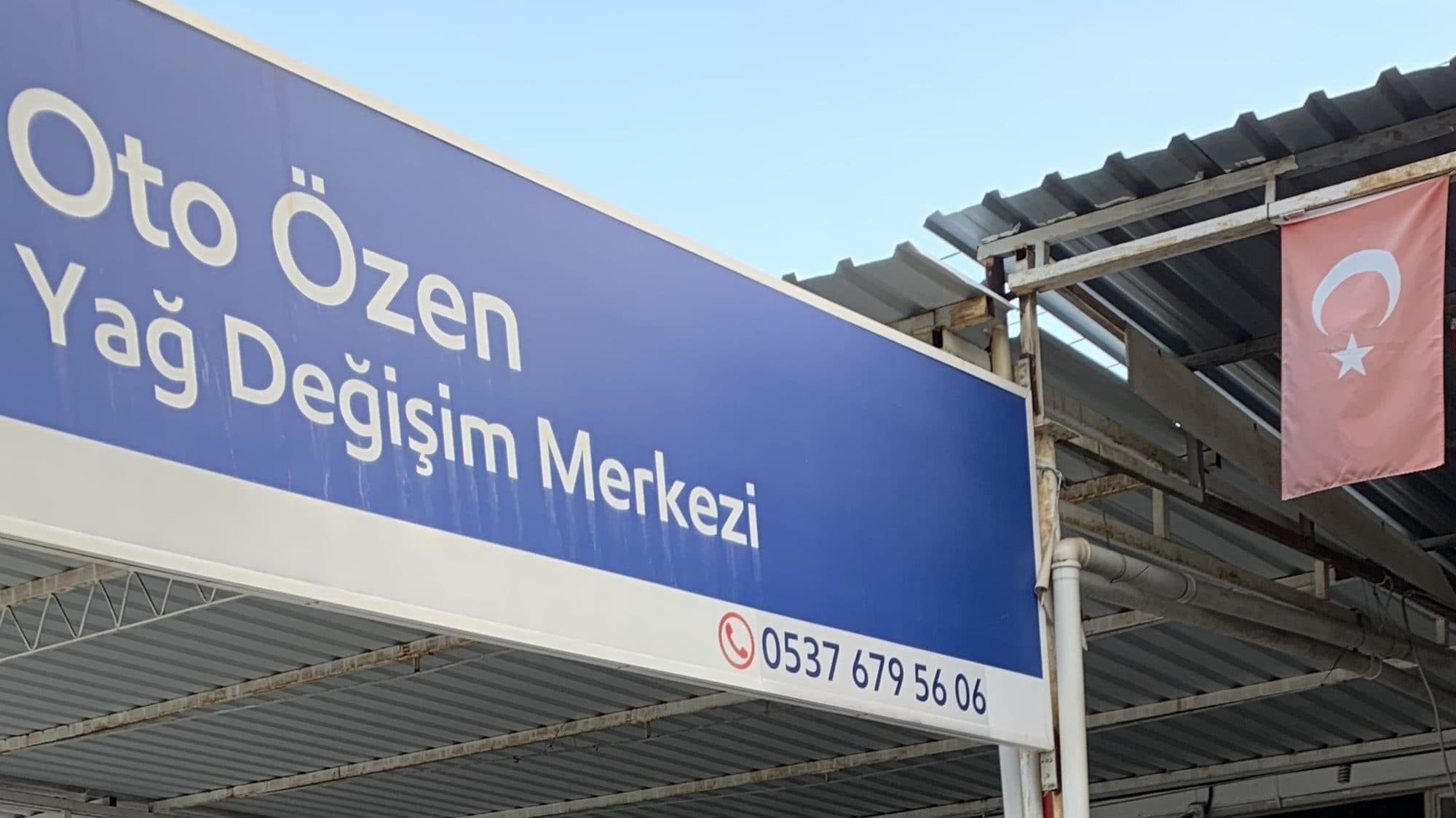 Oto Özen Yağ Değişim Merkezi tabelası — 0537 679 56 06